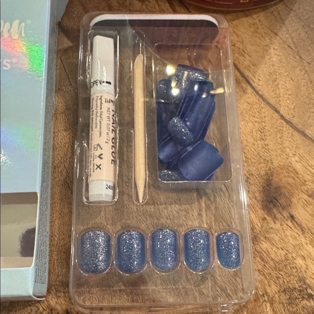 Red Aspen Nail Dashes “Into the Blue, Babs” - Picture 4 of 5